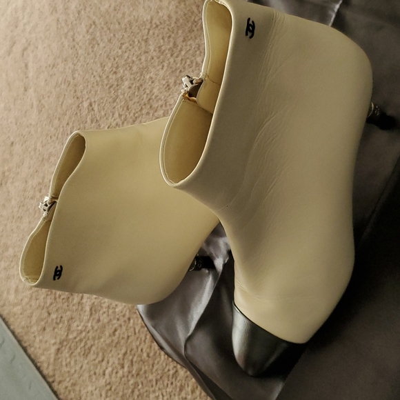 CHANEL Booties Authentic - Picture 2 of 6